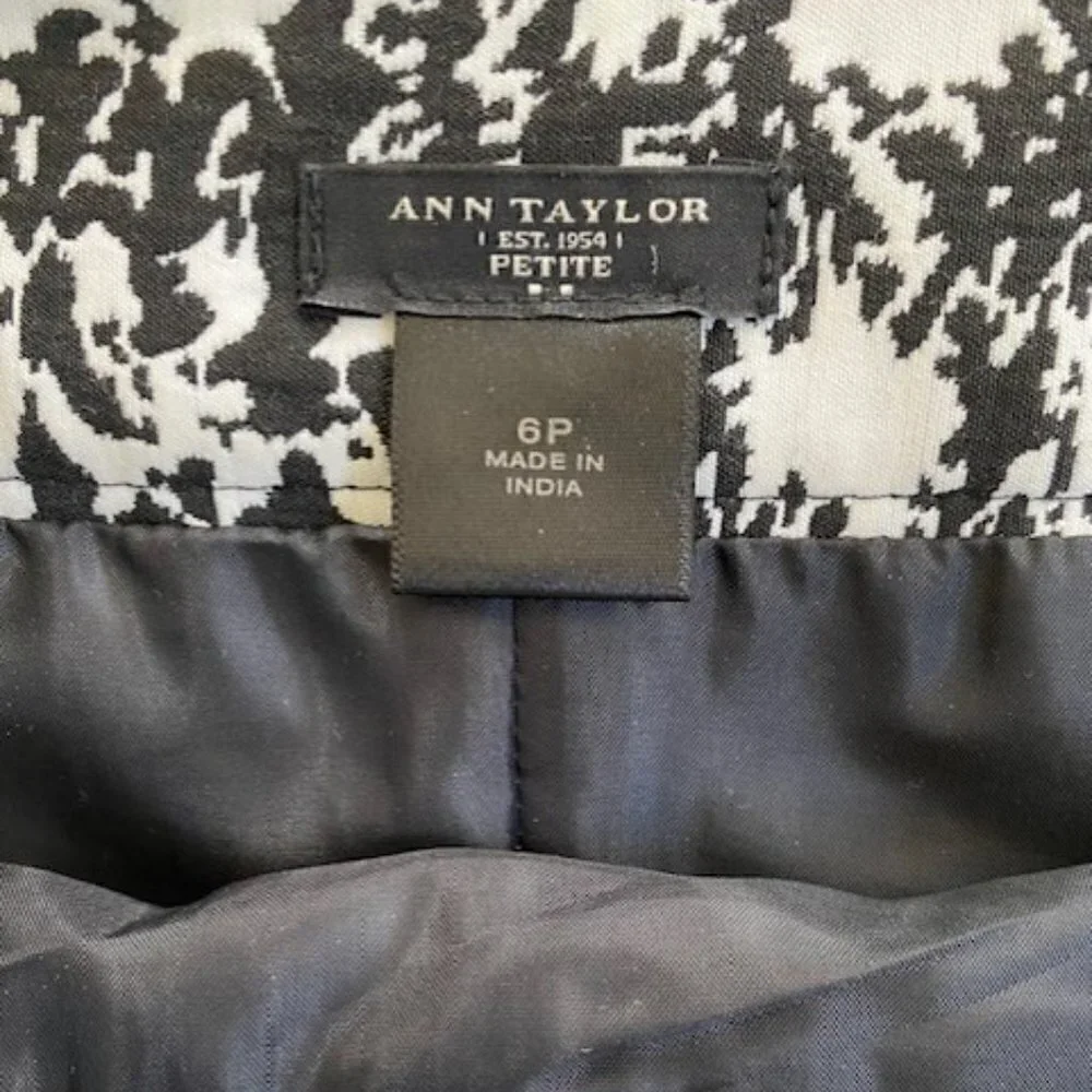 ANN TAYLOR Graphic Print Black White Mini Skirt 6 Petite - Picture 11 of 13